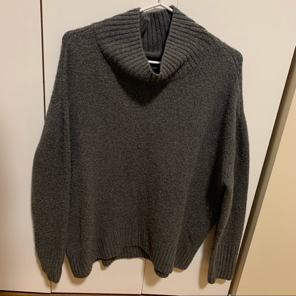 Oversized Turtleneck Sweater - Picture 4 of 10